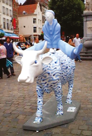 Pierrot la Vache  ( commande SPADEL)Vache de la Cowparade de BXL 2007Installée place du Sablon 